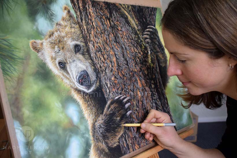 Wildlife artist Naomi Jenkin drawing a grizzly bear portrait.
