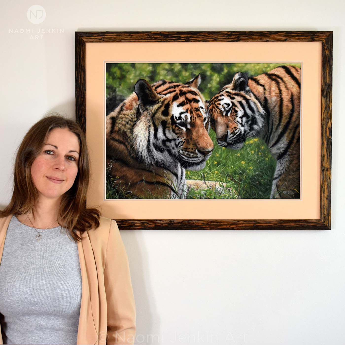 Award winning UK wildlife artist Naomi Jenkin with her tiger painting 